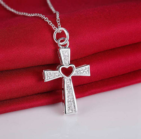 Cross Necklaces In Europe And America Are Popular