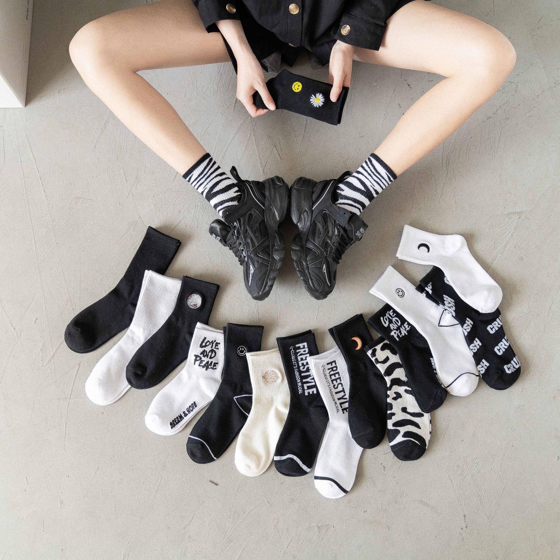 Black And White Socks Embroidered Planet Socks Men And Women Couple Athletic Socks Ins Hip Hop Cool Fashion Cotton Tube Socks - Mubimart -  