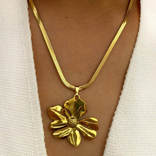 Fashion Exaggerated Cold Style Stainless Steel Large Flower Pendant Necklace