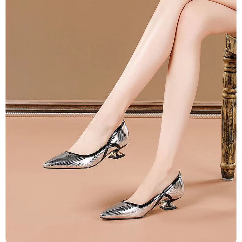 Low-Heel Pointed Toe All-Match Pumps